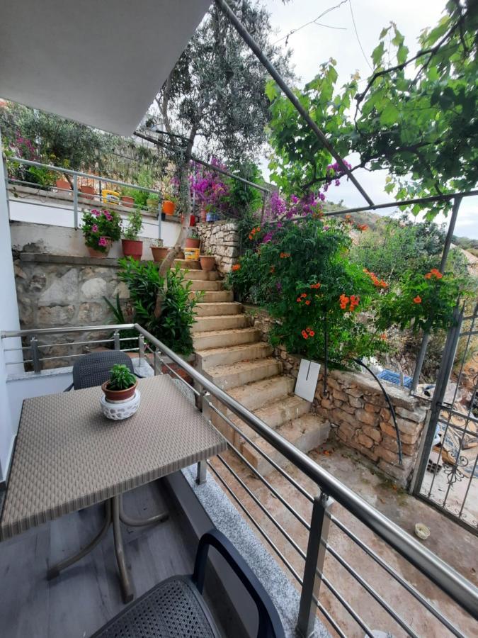 Nora'S Guesthouse Sarandë Exteriör bild