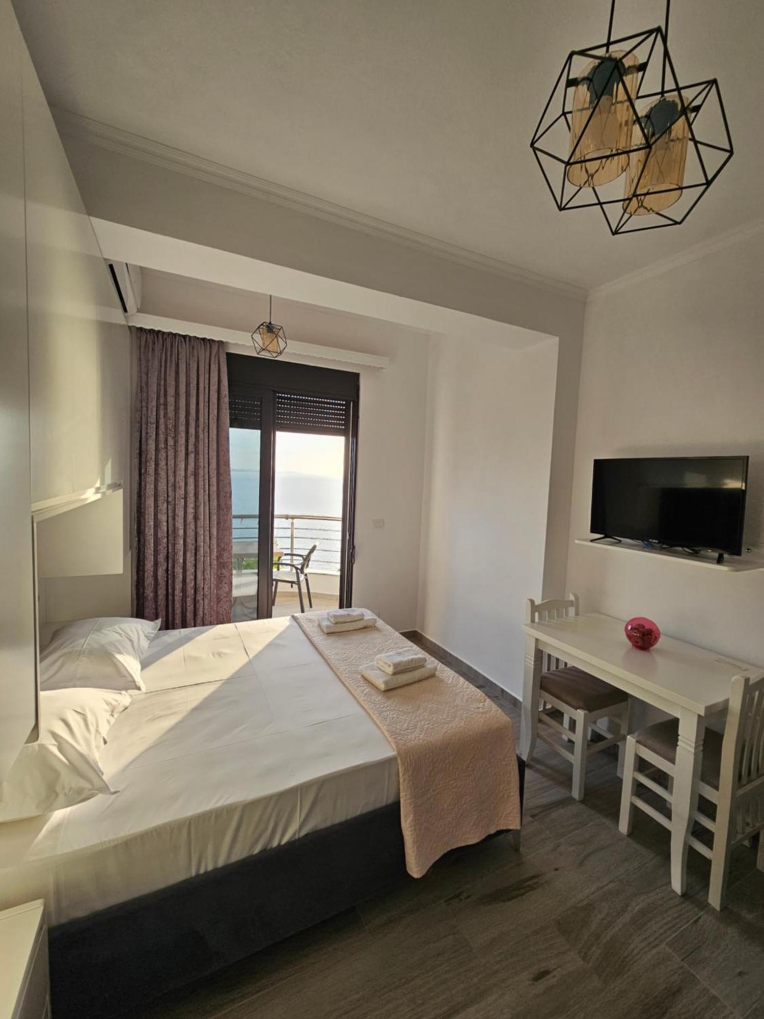 Nora'S Guesthouse Sarandë Exteriör bild
