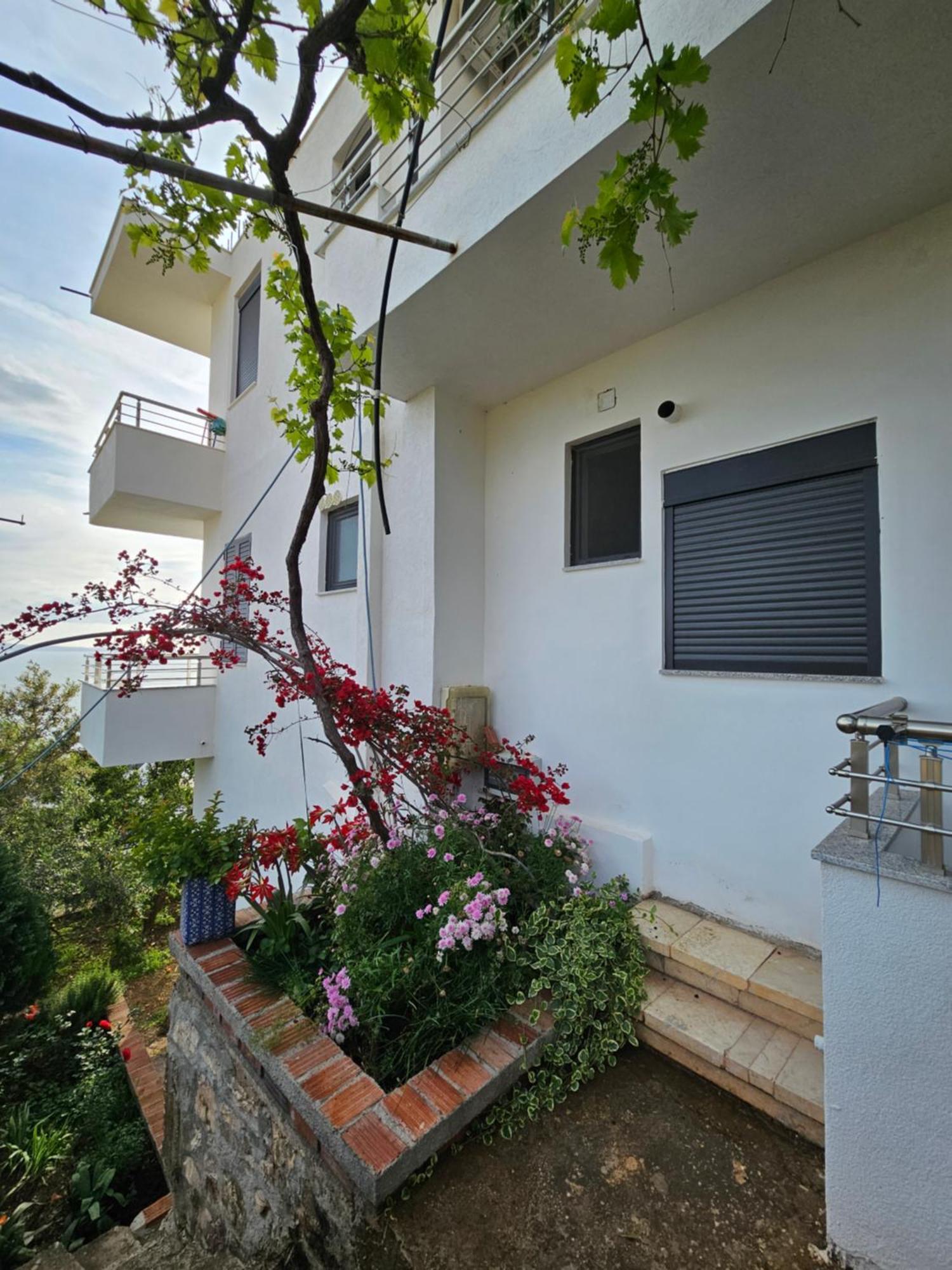 Nora'S Guesthouse Sarandë Exteriör bild