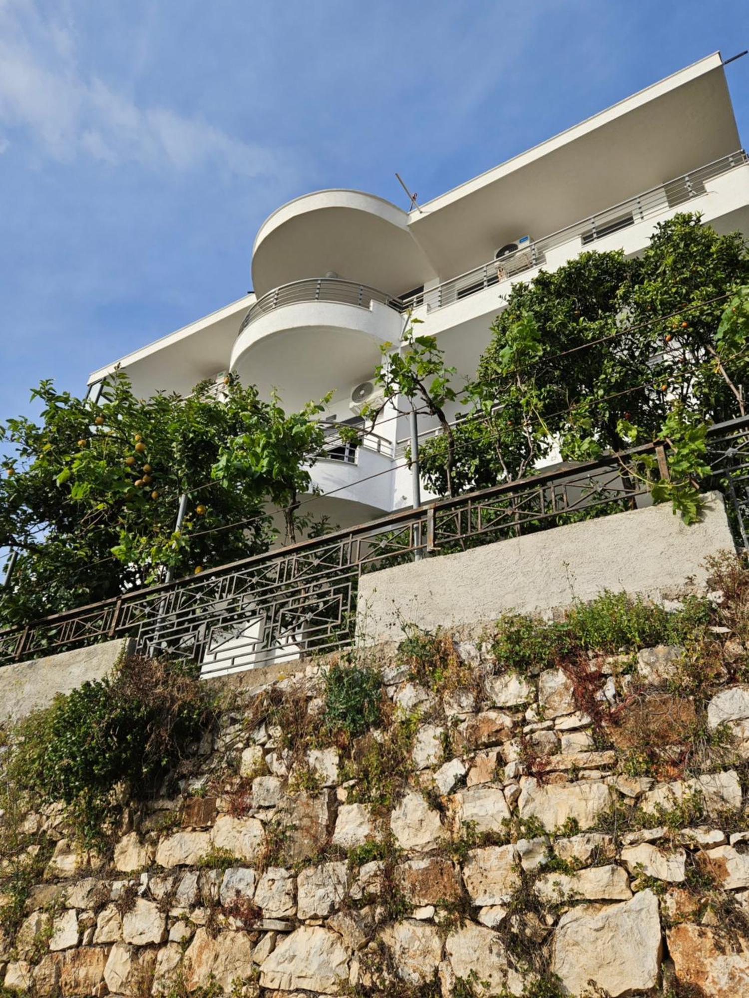 Nora'S Guesthouse Sarandë Exteriör bild