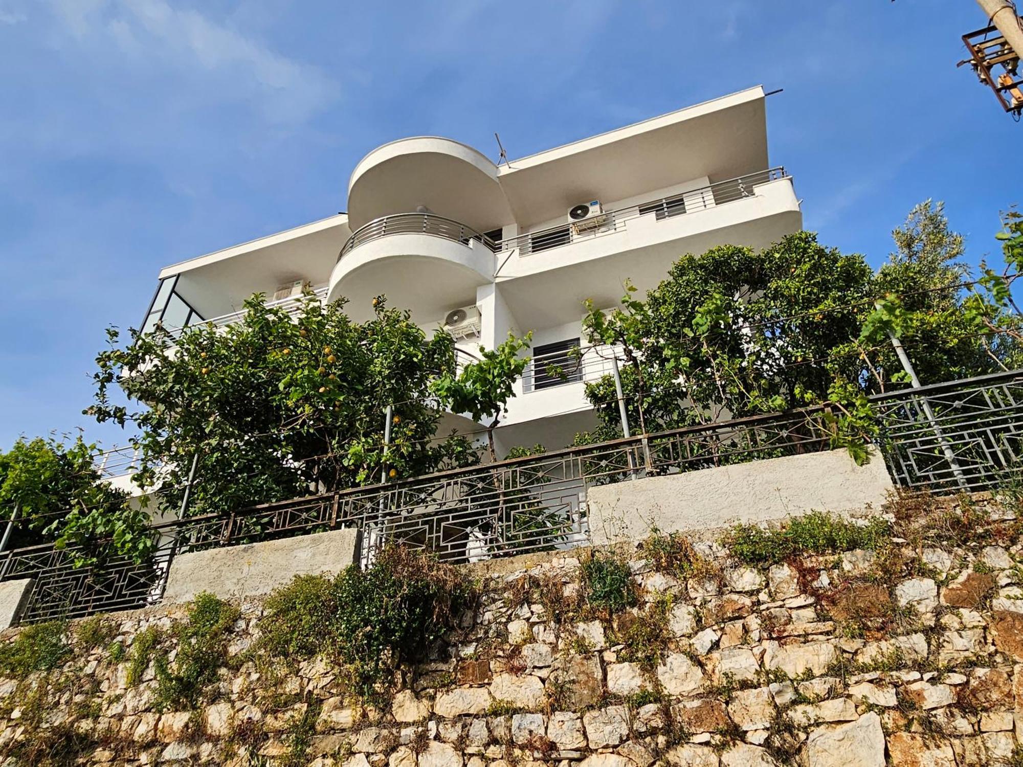 Nora'S Guesthouse Sarandë Exteriör bild