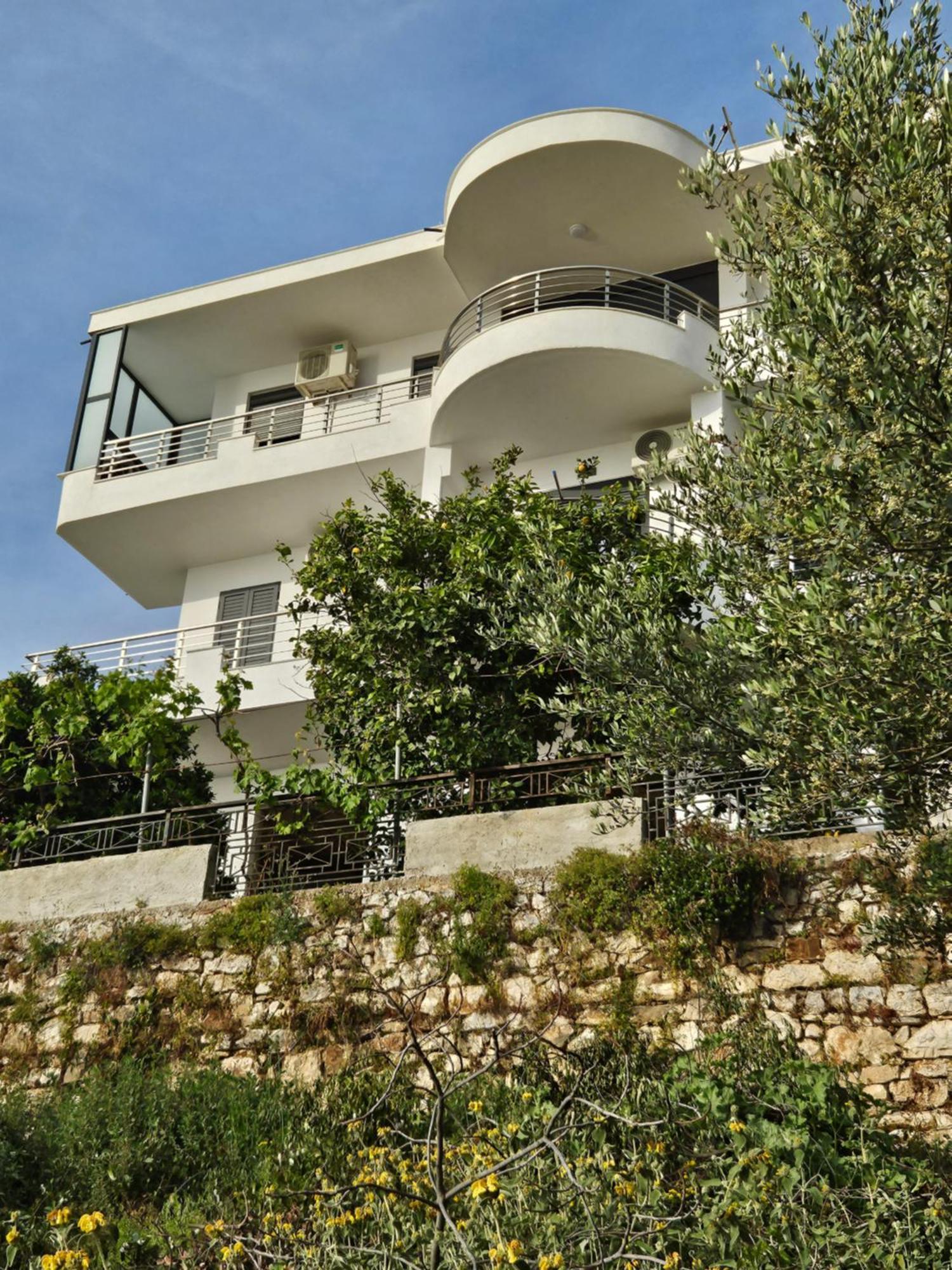 Nora'S Guesthouse Sarandë Exteriör bild