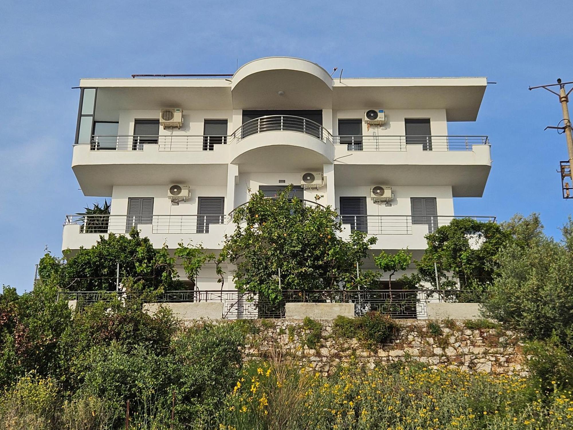 Nora'S Guesthouse Sarandë Exteriör bild