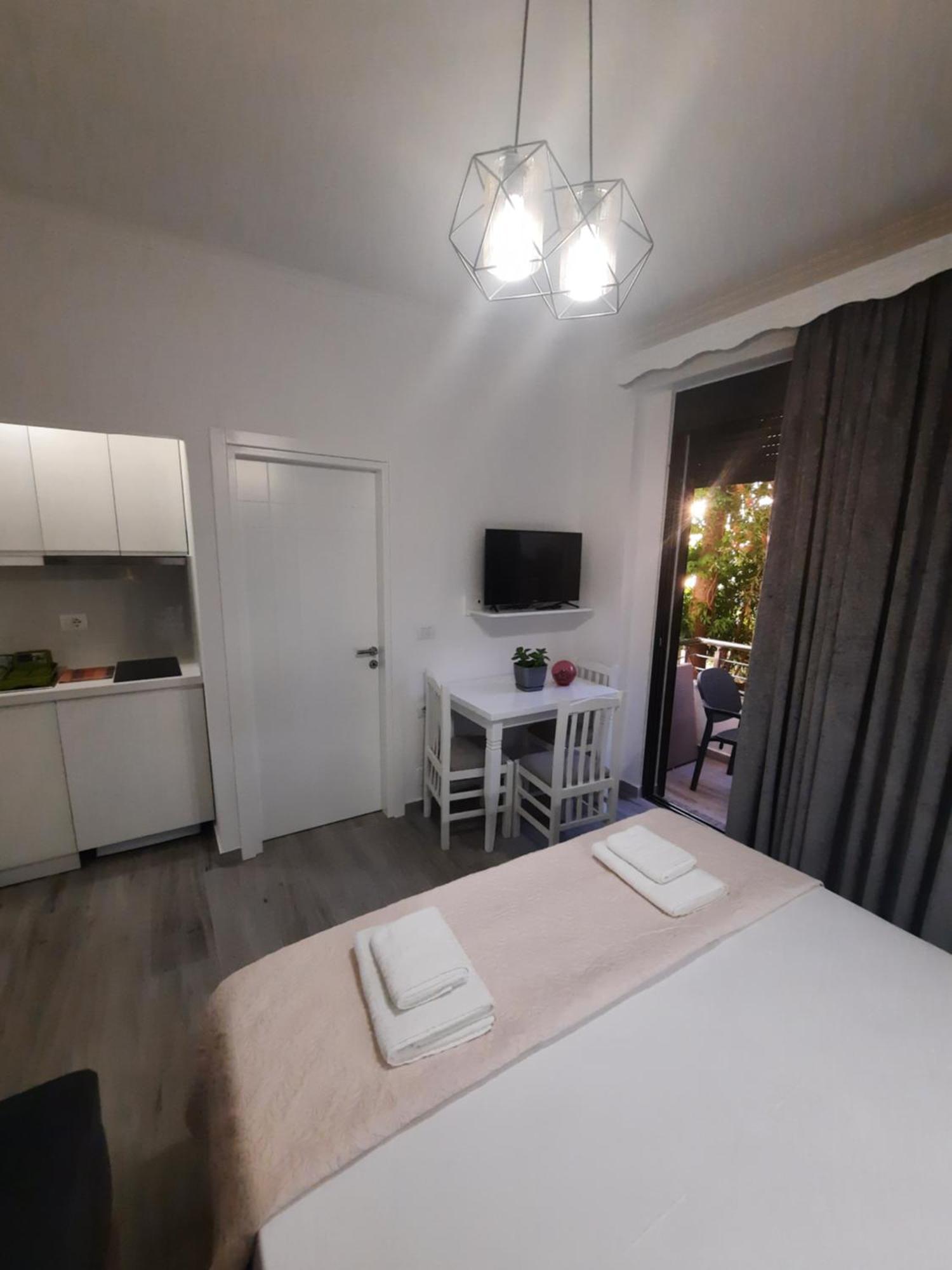 Nora'S Guesthouse Sarandë Exteriör bild